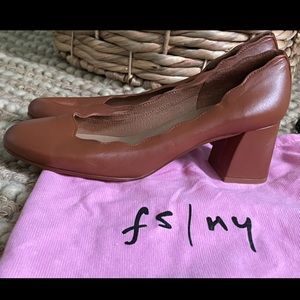 French Sole NY Scalloped “Tanzanite” Pumps - VGUC